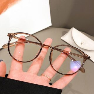 Kính mắt nam nữ sĩ