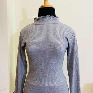Áo thun cổ lọ cuộn biên basic