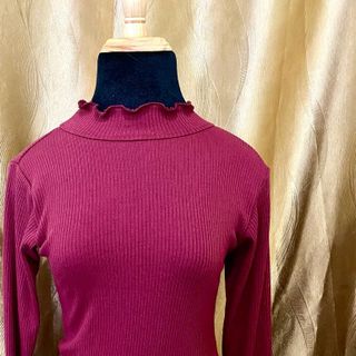 Áo thun cổ lọ cuộn biên basic