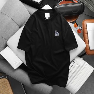 Áo thun nam. Chất vải cotton pha tơ nhân tạo, độ dày vừa phải, thấm hút mồ hôi tốt, đàn hồi vừa phải, thoải mái, dễ chịu.