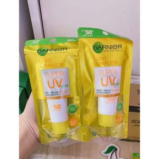 Kem chống nắng Gar ni er kiềm dầu sáng da 15ml