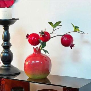 BÌNH SỨ KÈM CÀNH LỰU ĐỎ ĐEM LẠI SỨC SỐNG CHO CẢ CĂN NHÀ
