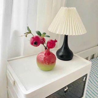 BÌNH SỨ KÈM CÀNH LỰU ĐỎ ĐEM LẠI SỨC SỐNG CHO CẢ CĂN NHÀ