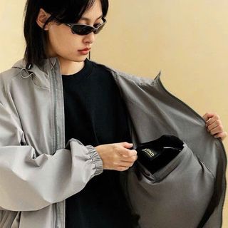 Áo khoác dù in chữ REDCHA form rộng, có túi trong