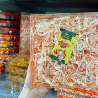 Mực sợi hấp nước dừa hộp vuông 188*40 (500G)