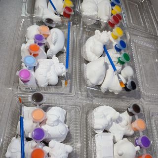 Tượng hộp 5 con và kèm màu cọ sỉ 14k