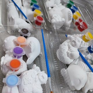 Tượng hộp 5 con và kèm màu cọ sỉ 14k