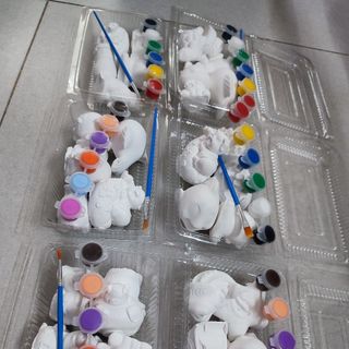 Tượng hộp 5 con và kèm màu cọ sỉ 14k