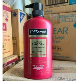 Cái chai đỏ chót Keratin Smooth nhìn thôi đã thấy sang xịn mịn rồi, mà xài lên tóc còn đỉnh hơn: