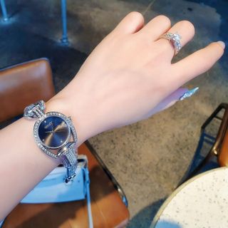 ĐỒNG HỒ NỮ THỜI TRANG HOT TREND GU CII LẮC MỚI