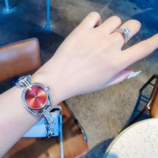 ĐỒNG HỒ NỮ THỜI TRANG HOT TREND GU CII LẮC MỚI