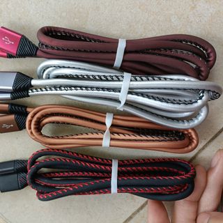 Cáp sạc bọc nhựa chống đứt 2.5A Dài 1m Chân IPhone