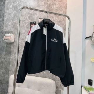 Áo khoác dù kiểu dáng lửng phối , logo thêu.dây rút lai. giá sỉ - giá bán buôn