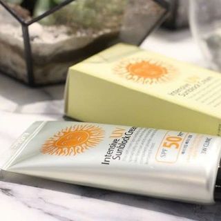 Kem Chống Nắng 3WClinic Intensive UV Sunblock Cream SPF 50PA+++