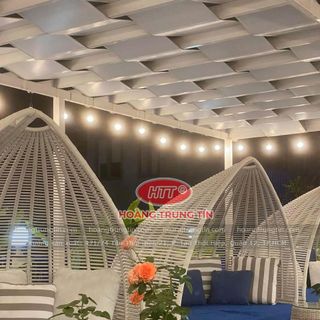 Giường tắm nắng mây nhựa ngoài trời có mái vòm