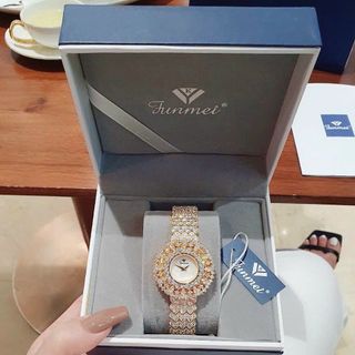 ĐỒNG HỒ NỮ CHÍNH HÃNG MỚI NHẤT FUNMEI F2030 FULL ĐÁ PHA LÊ ĐI KÈM TEM KÍCH HOẠT ĐIỆN TỬ