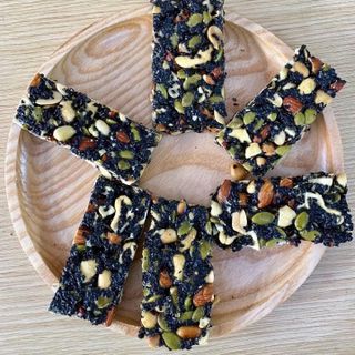 THANH MÈ ĐEN MIX HẠT DINH DƯỠNG TÚI 300G NC07 - LADY'S PASSION