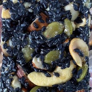 THANH MÈ ĐEN MIX HẠT DINH DƯỠNG TÚI 300G NC07 - LADY'S PASSION