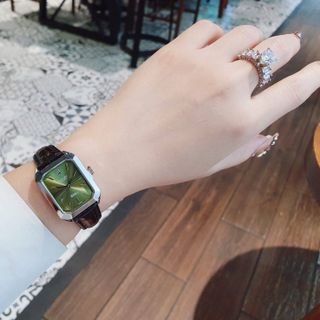 ĐỒNG HỒ NỮ THỜI TRANG HOT TREND RÔ LE DÂY DA MẶT VUÔNG MINI