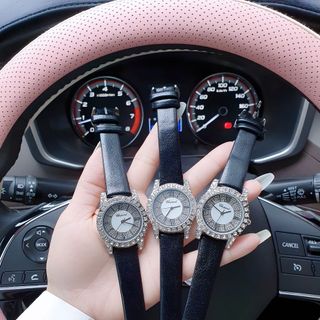 XẢ KHO ĐỒNG HỒ NỮ THỜI TRANG HOT TREND CHOPA NGỌC TRINH DÂY DA VIỀN HỘT