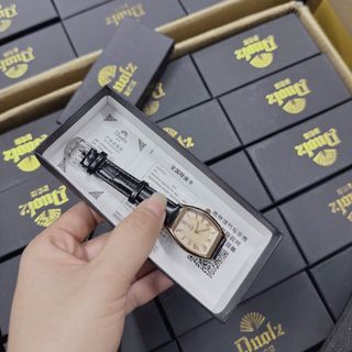 Đồng hồ hộp đen