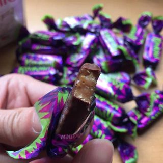 Kẹo Nga Socola Krokant Nhân Hạnh nhân Giòn - Độ Ngọt 6/10, Date 12/2025, 500gr - Hàng Nhập Khẩu Từ Nga
