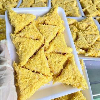 Chả giò hải sản xếp tam giác vỉ 250g (10 miếng)