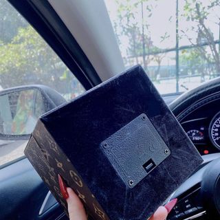HỘP XOAY LV
