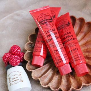 KEM ĐA NĂNG KEM DƯỠNG MÔI CHỐNG NỨC NẺ LUCAS