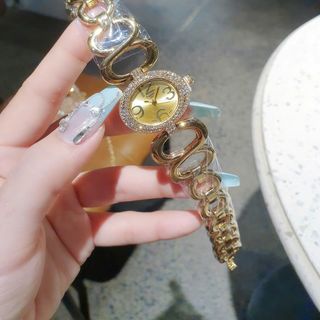 ĐỒNG HỒ NỮ THỜI TRANG HOT TREND TISOT DÂY LẮC MẶT OVAN MỚI