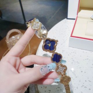 ĐỒNG HỒ NỮ THỜI TRANG HOT TREND VAN CL DÂY LẮC CỎ 4 LÁ