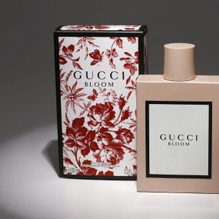 Nước Hoa GucciBloom Eau De Parfum Vaporisateur Natural Spray ( màu hồng) - 100ml