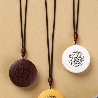 Máy Niệm Phật tròn có 53 bài có 3 bộ Kinh: Kinh Địa Tạng, Kinh Dược Sư, Kinh Vu Lan, có jack cắm tai nghe,