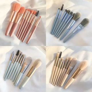 Set cọ trang điểm mini 8 món đầu cọ mềm và mịn, bám phấn rất tốt.