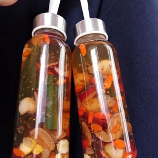 CHAI THỦY TINH TRÒN NẮP DÂY XÁCH 300ML
