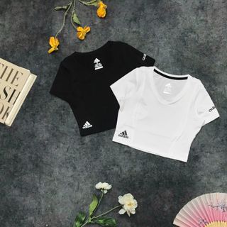 Áo croptop cổ tim nữ
Chất liệu: poly
Size: MLXLXXL