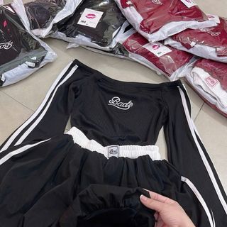 SET ÁO BẸT VAI KÈM QUẦN BÍ CHẠY SỌC ĐÍNH LOGO - LÊ PHƯƠNG BOUTIQUE