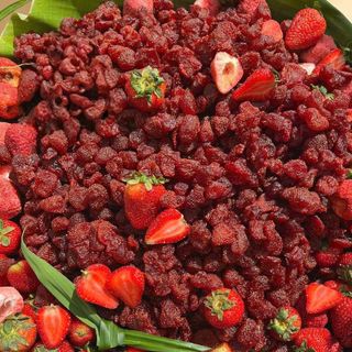 DÂU TÂY SẤY DẺO VỊ NGON ĐẾN MUÔN NẺO 250G - WINNIE HOUSE