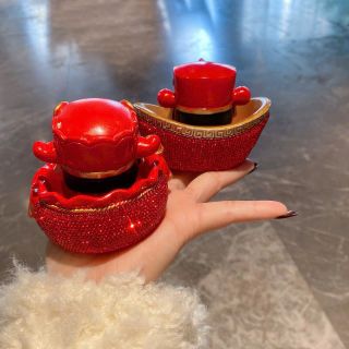 Thần Tài ôm vàng Đính Đá Lắc Đầu May Mắn - Trang Trí Taplo Ô Tô, Decor Ban Thần Tài , Văn Phòng , Bàn Làm Việc
