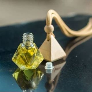 TINH DẦU CHANH SẢ TREO XE