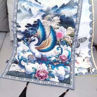 Khăn lụa Hàn Châu có tua khuy cài
