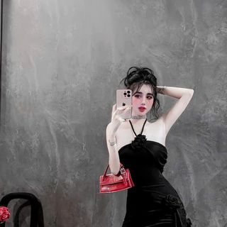 Tua rửa đang dài cổ yếm
