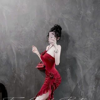 Tua rửa đang dài cổ yếm