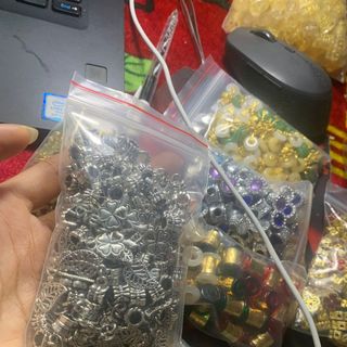 charm mix vòng trầm đủ đủ mẫu. Có thể mix lộn xộn.
