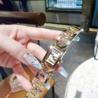 ĐỒNG HỒ NỮ THỜI TRANG  HOT TREND FENZI DÂY LẮC LOGO MẶT VUÔNG