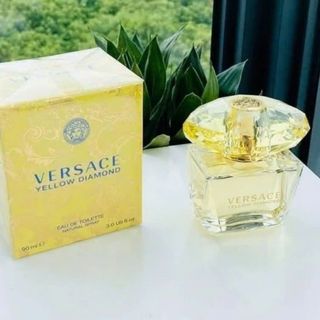 Ver.sace Yellow Diamond – một “viên kim cương nắng” toả sáng rực rỡ, ngập tràn năng lượng và đầy cuốn hút. giá sỉ