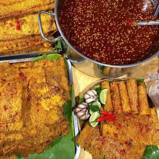 KHÔ MỰC MẮM TỎI SIÊU CAY: MỒI NHẬU SIÊU BÉN, ĂN VẶT SIÊU ĐÃ 250G - WINNIE HOUSE