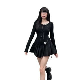 Đầm tay dài xoè tôn đường cong đỉnh chóp