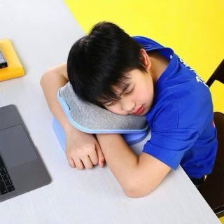 Gối ngủ văn phòng trên bàn gấp gọn thông minh cho học sinh và nhân viên văn phòng tựa trên bàn chống mỏi vai gáy