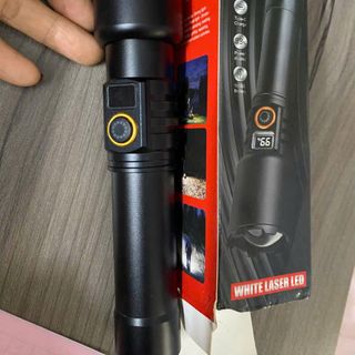 ĐÈN PIN SIÊU SÁNG ĐA NĂNG CÓ LED HIỂN THỊ PIN